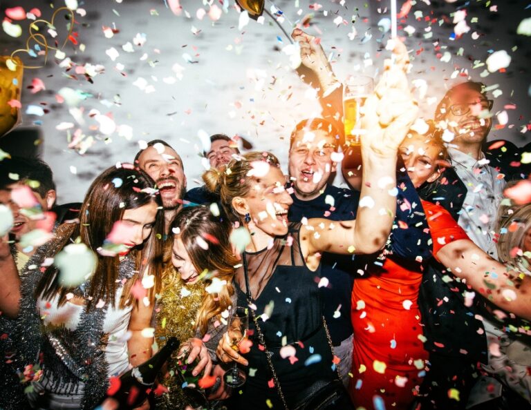 Eine ausgelassene Hochzeitsparty