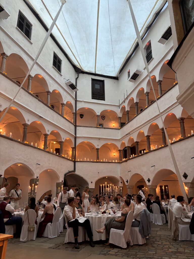 Stimmungsvolle Beleuchtung auf einer Geburtstagsparty